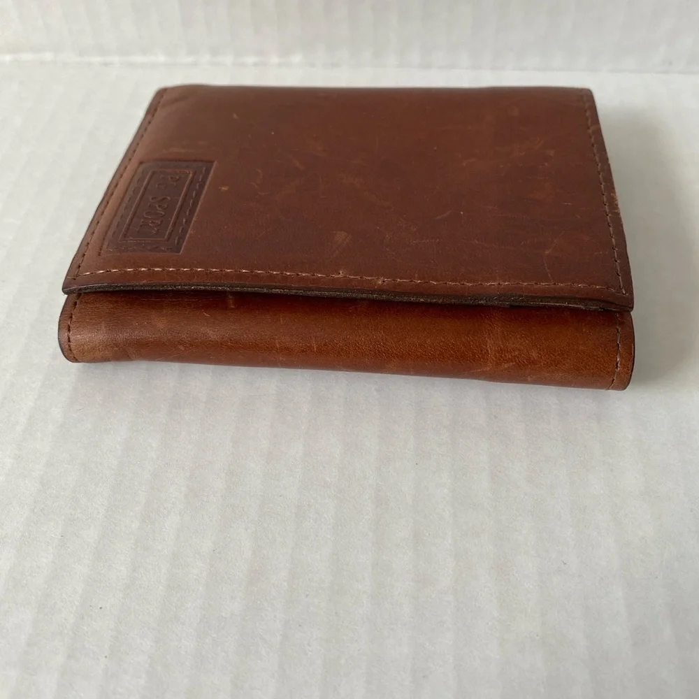 PG SPORT BROWN LEATHER TRIFOLD WALLET